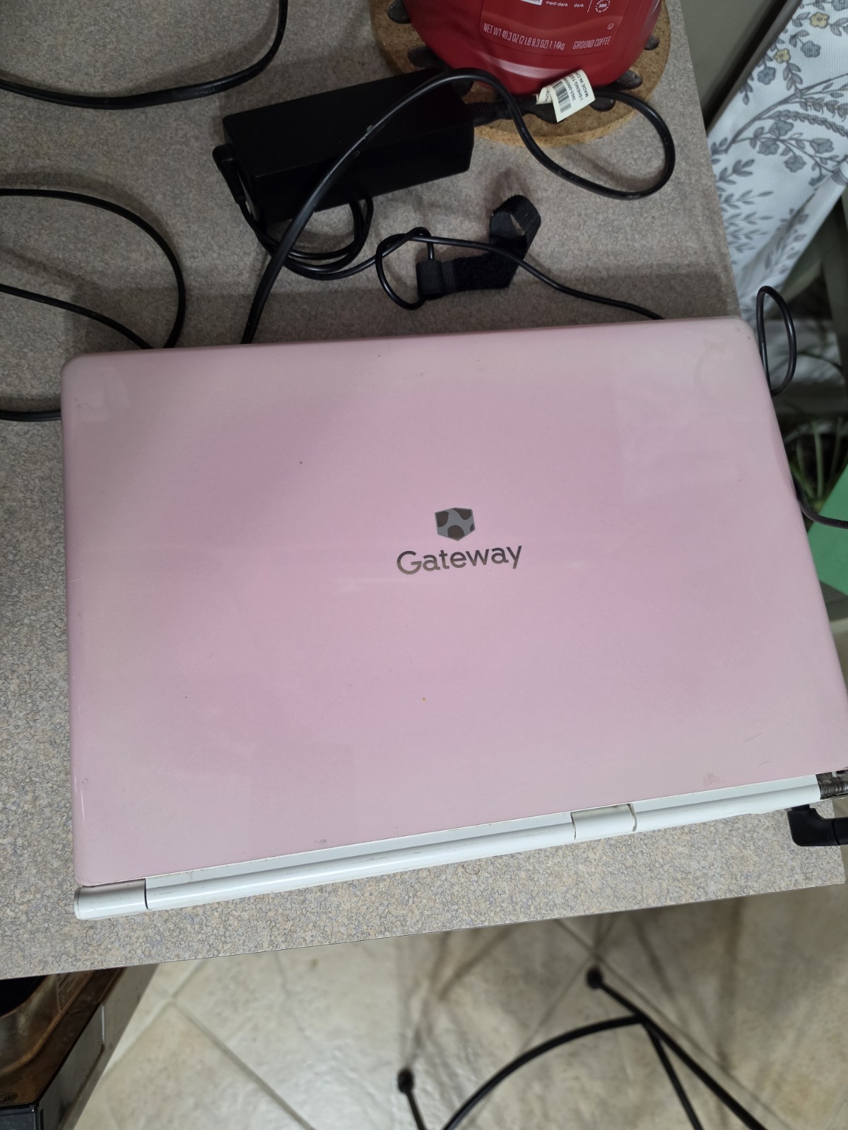 Gateway M Series SA6 Laptop Intel 3.00 GHz 3GB Ram 111GB HDD Windows Vista  PINK