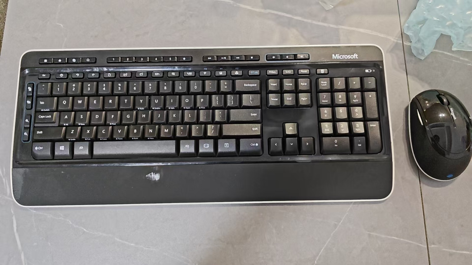 Microsoft Wireless Comfort 3050 Desktop Keyboard and Mouse Combo US QWERTY