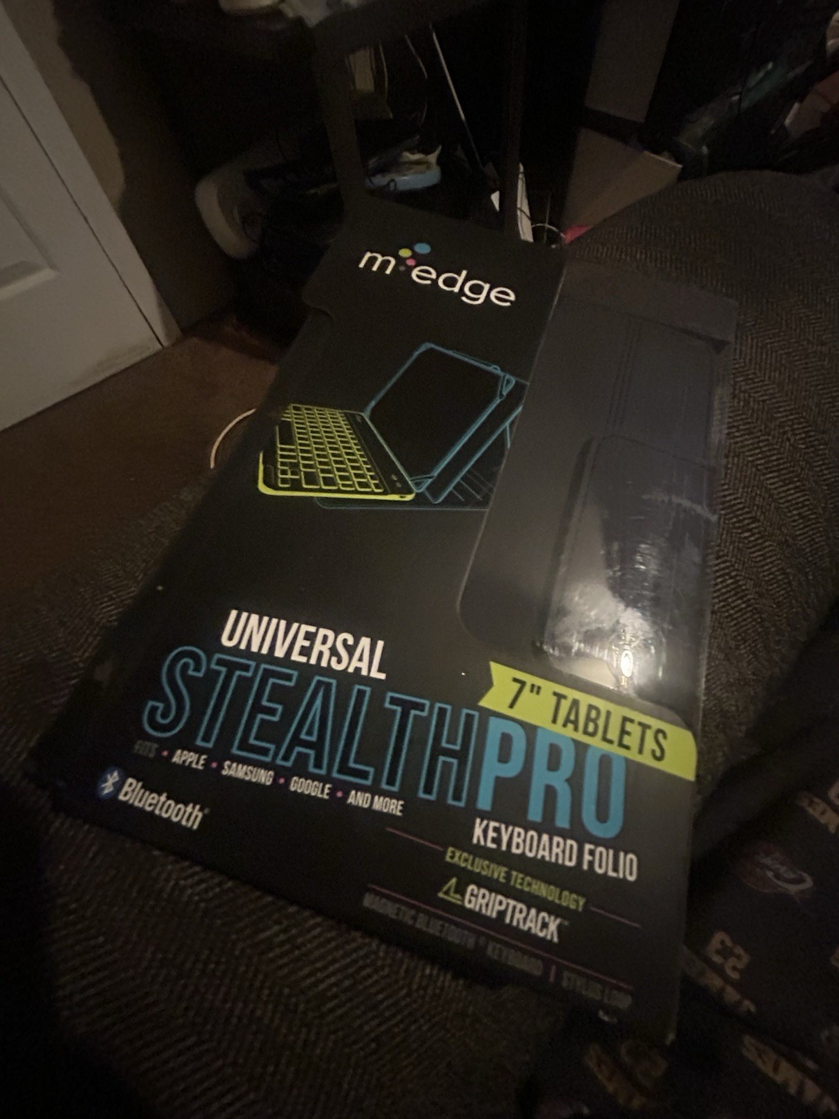 MEdge M-Edge Universal Stealth Pro Keyboard Folio Case for U7-Pro