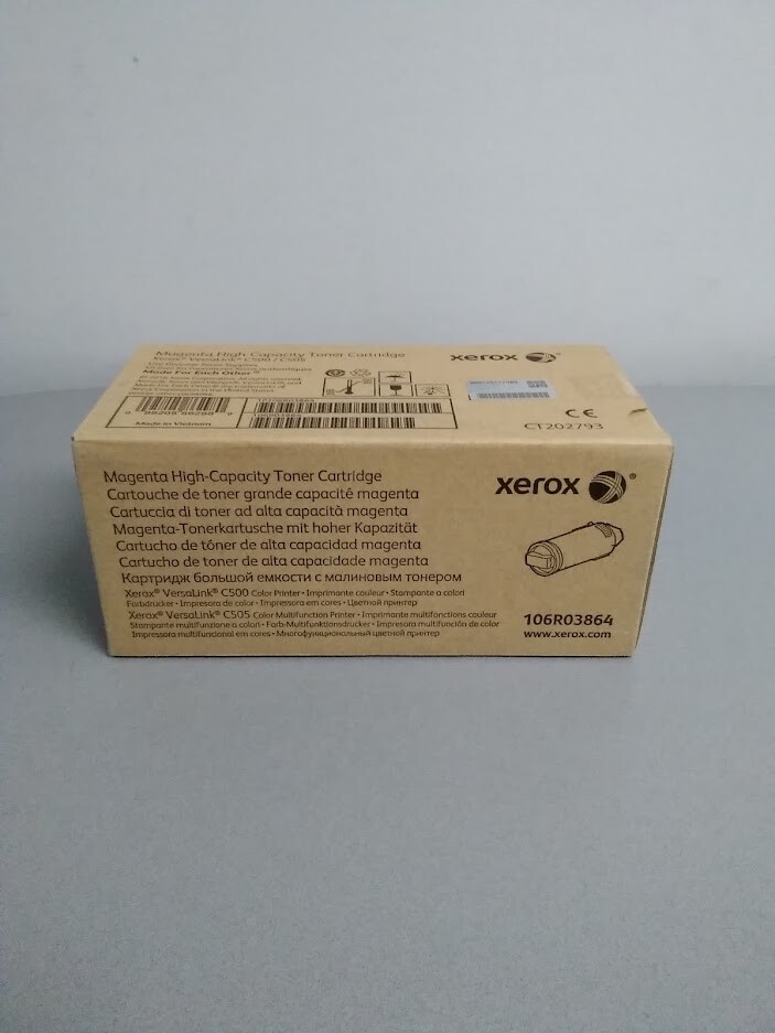 Xerox 106R03864 High Capacity Magenta Toner Cartridge VersaLink C500 C505