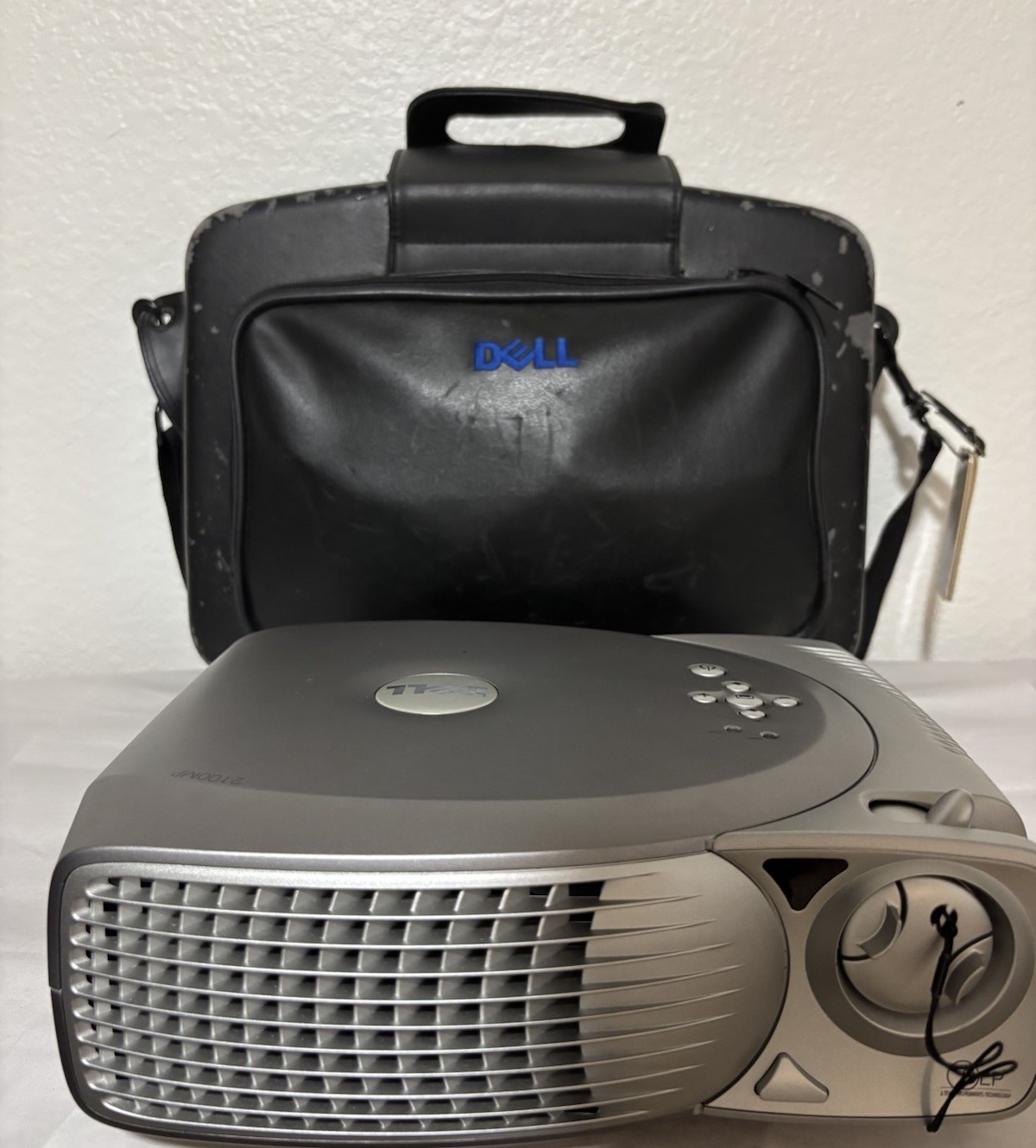 Dell 2100MP DLP XGA 1024x768 2100 ANSI 4:3 Portable Gray w/ Case