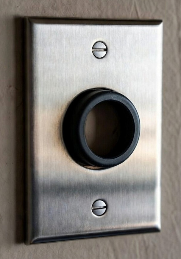(1-PACK) Leviton SINGLE GANG, STAINLESS STEEL, 1.0" RUBBER GROMMET WALL PLATE.