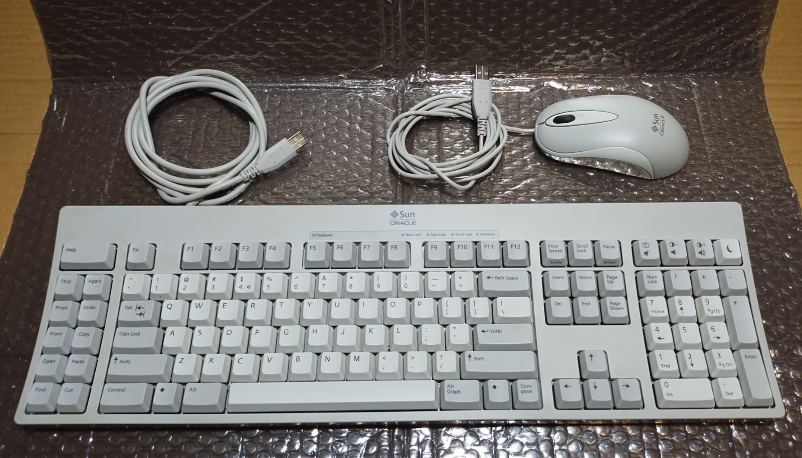 Sun/ORACLE 320-1366-03 Type-7 USB A Wired Keyboard w/ 371-0788-02 FID-638 Mouse
