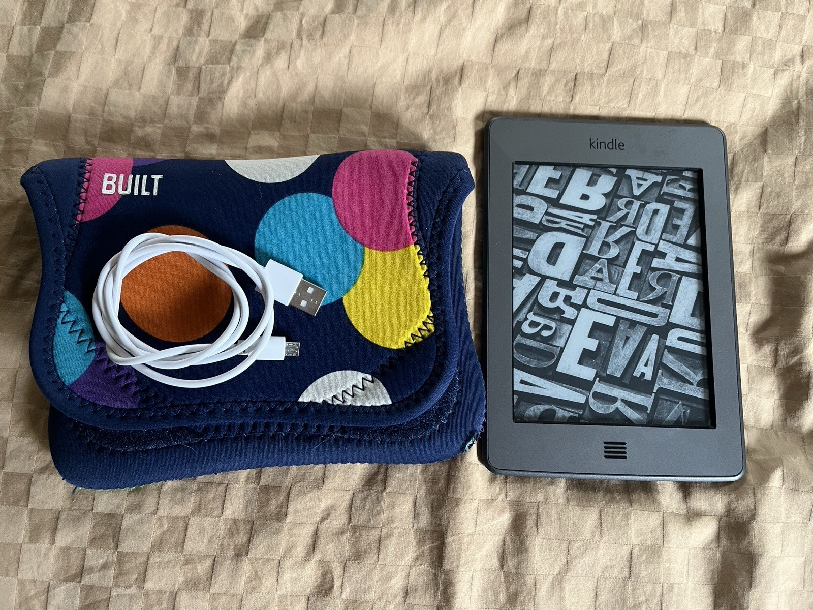 Amazon Kindle Touch 4th Generation Model D01200 bundle - TESTED & WORKING