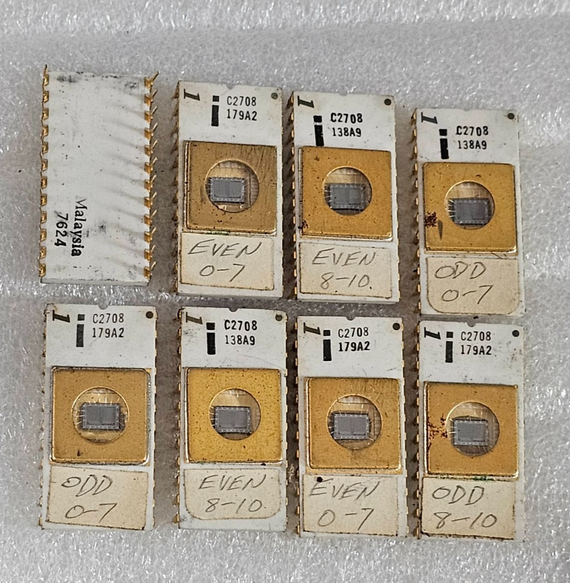Retro Vintage White Ceramic Intel C2708 EPROM 2708 Rare Vintage UV EPROM GOLD 76