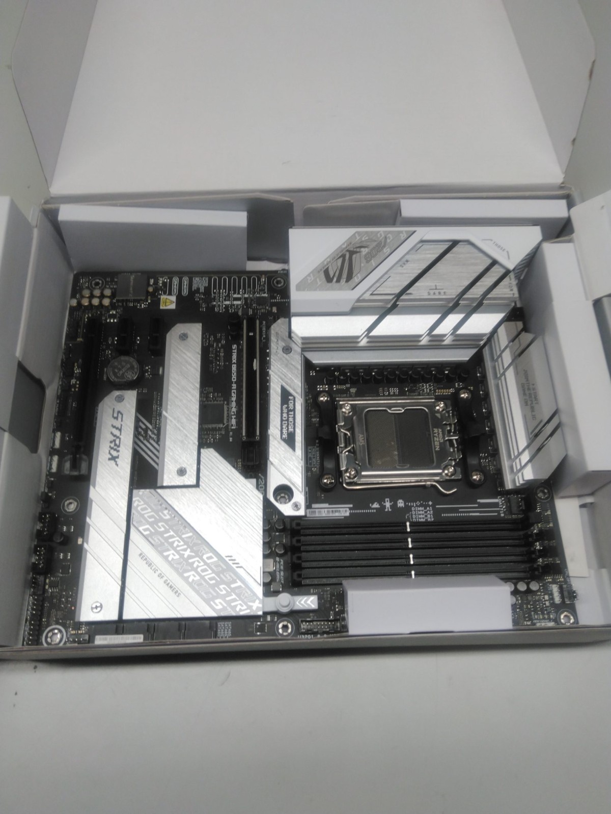 ASUS ROG Strix B650-A Gaming WiFi Motherboard ATX DDR5 3x M.2 Socket AM5 - Parts