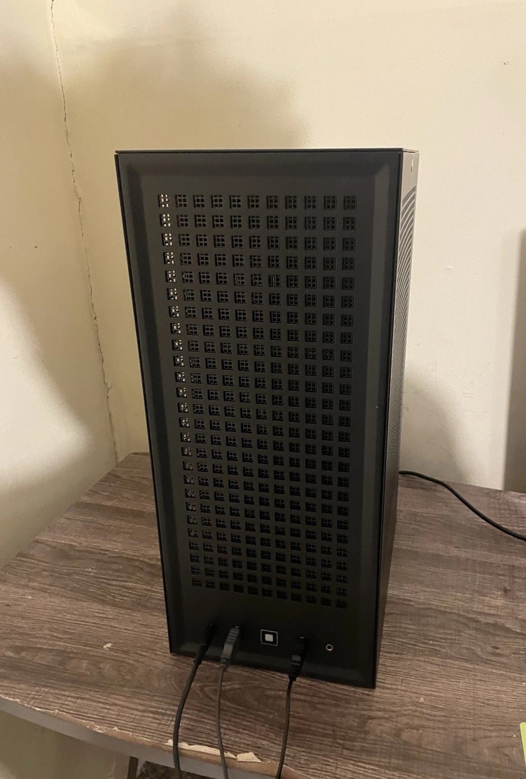 HYTE Revolt 3 Gaming PC Ryzen 7 9700X RX 9070 XT 32GB DDR5 1TB SSD SFF