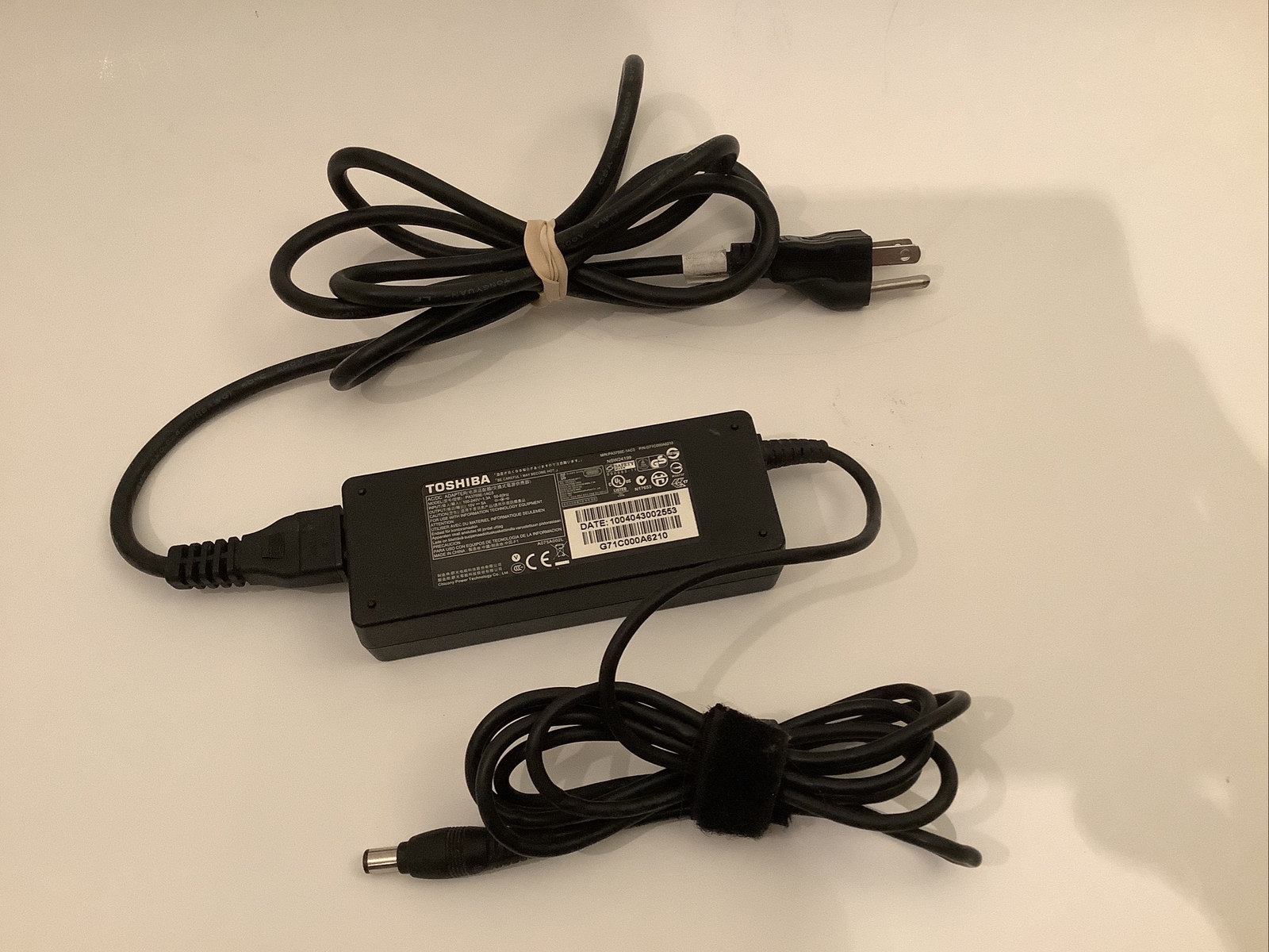 GENUINE TOSHIBA AC/DC ADAPTER PA3755E-1AC3 15V 5A