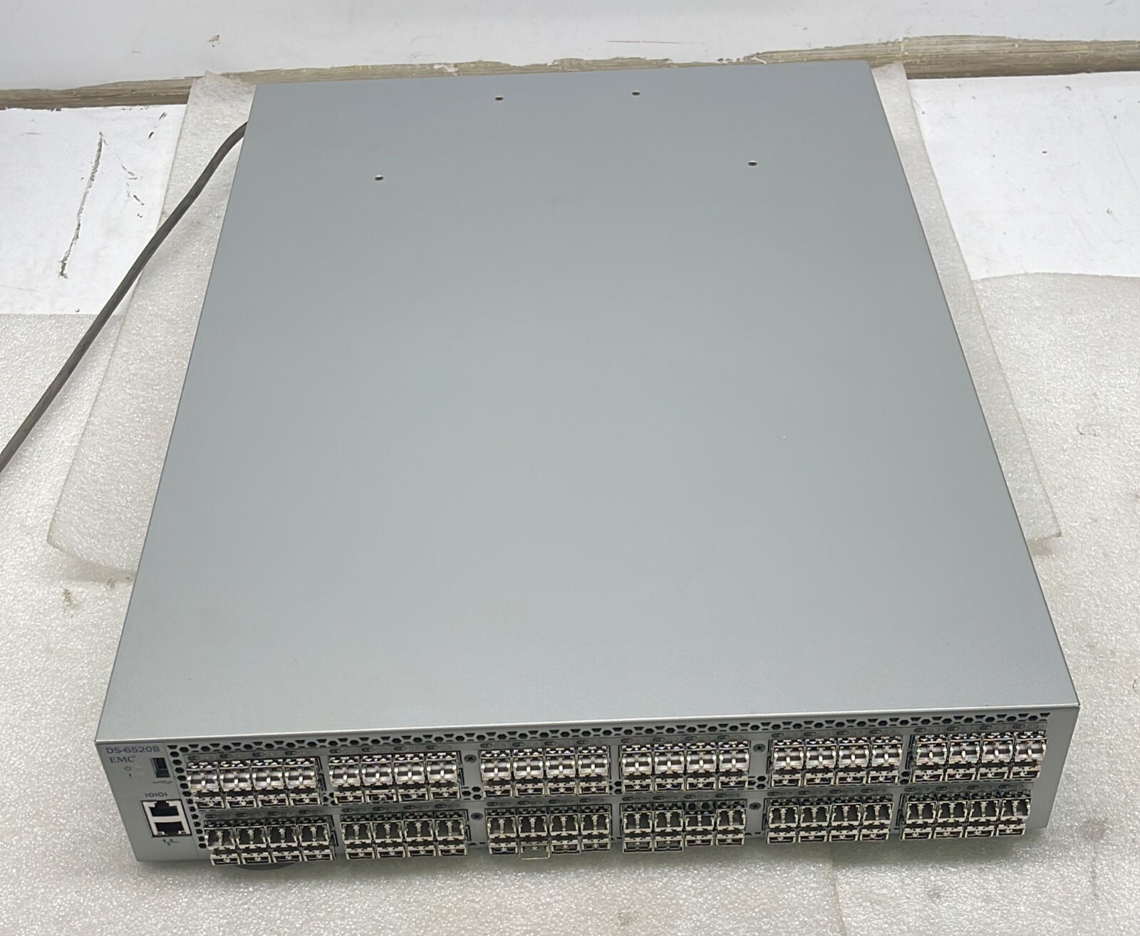 Brocade 6520 EMC DS-6520B 96-Port Fiber Channel Switch 100-652-862-00 W/ 96* SFP
