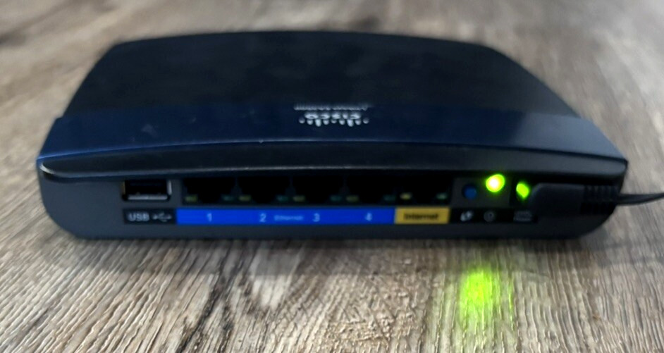 CISCO Linksys EA3500 Dual Band N750 Router 