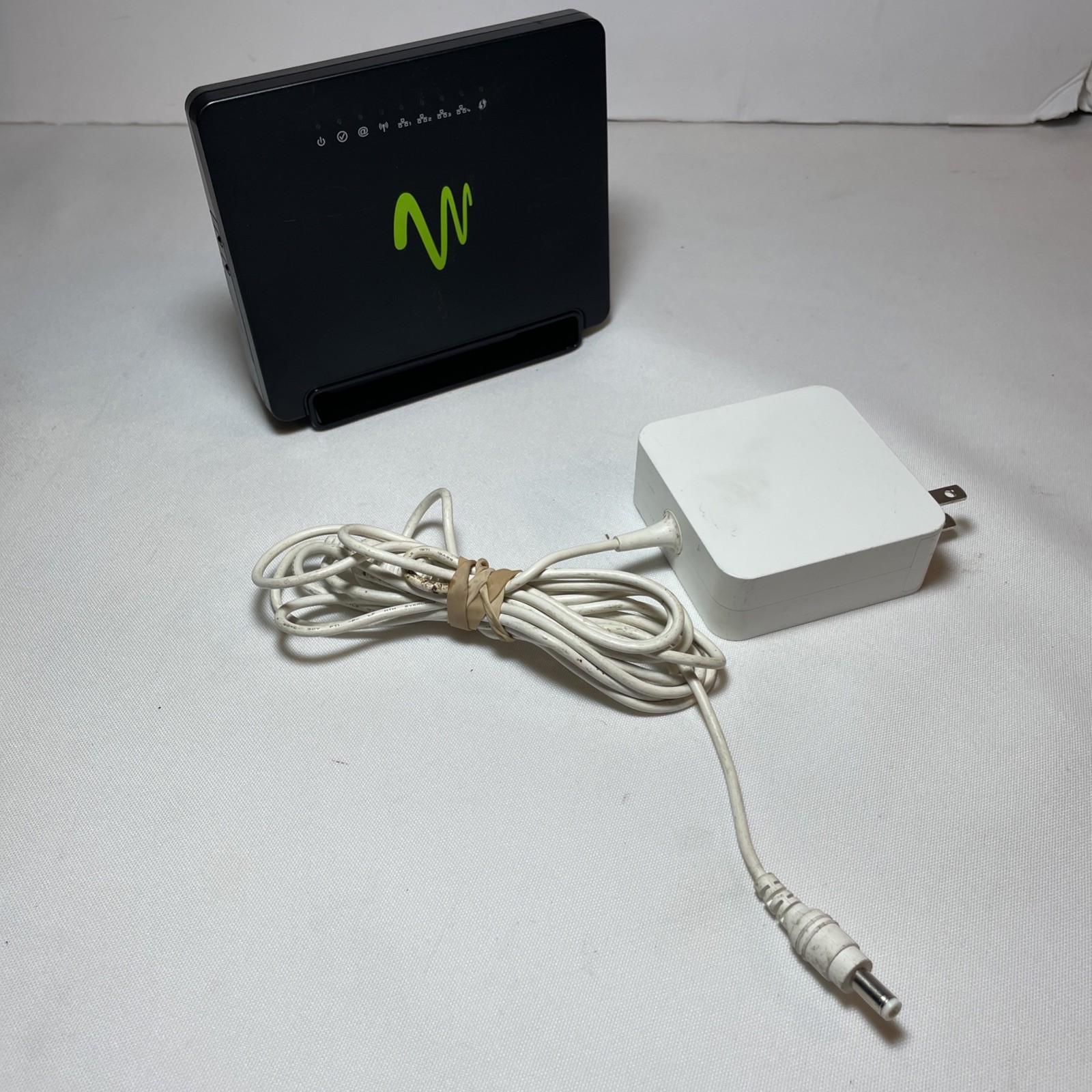 Windstream Sagemcom Fast F@st 1704N Wireless ADSL Router no acadaptors included