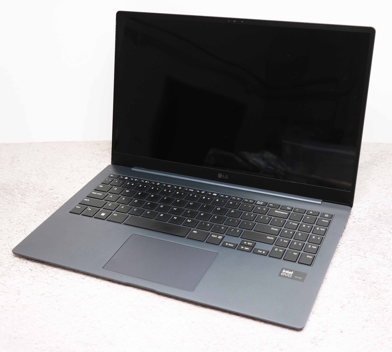LG Gram SuperSlim 15Z90ST 15.6″ Core Ultra 7 32GB RAM BROKEN