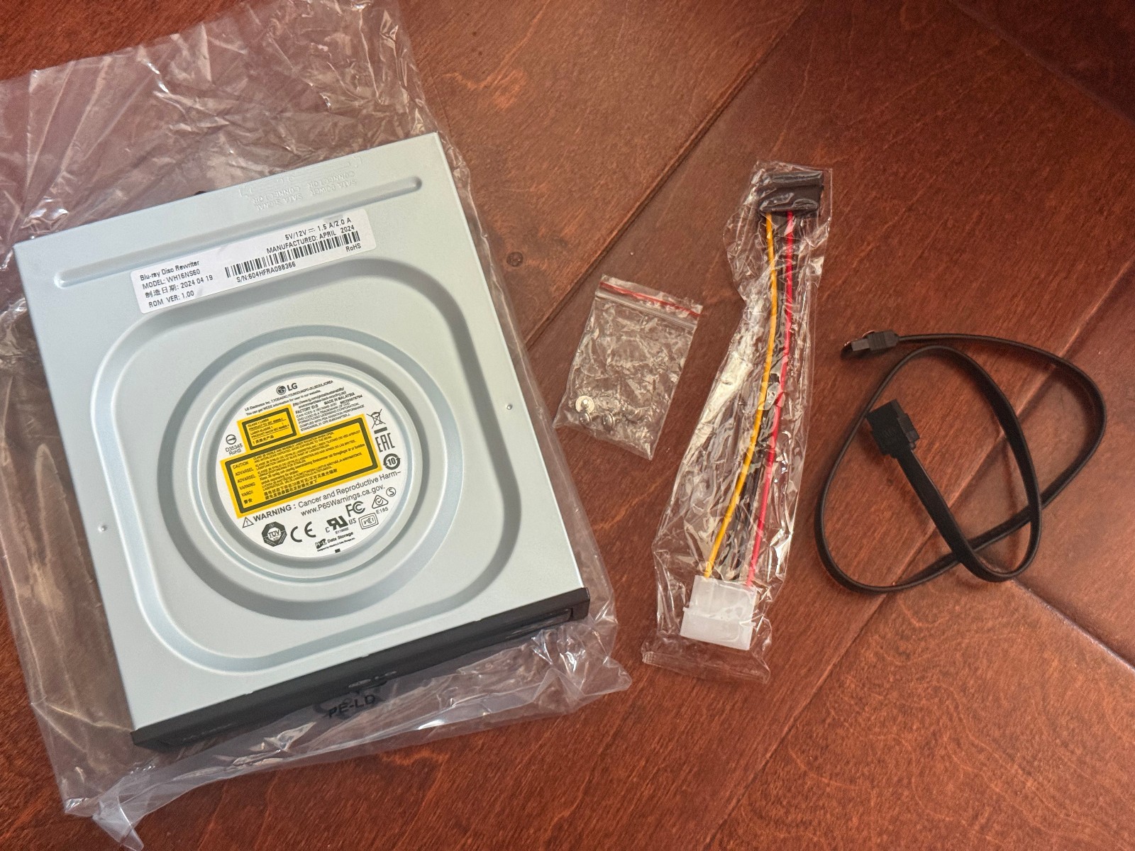 New LG WH16NS60 Super Multi Internal SATA 16x Blu-ray Disc Rewriter / US Seller