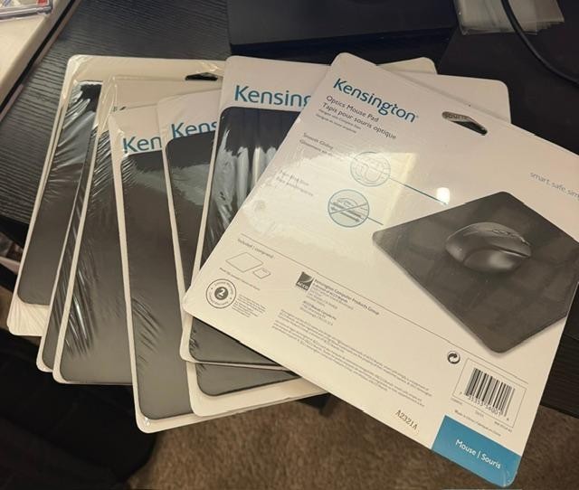 8 Each of sealed Kensington Optics-Enhancing Mouse Pad (L56001C)