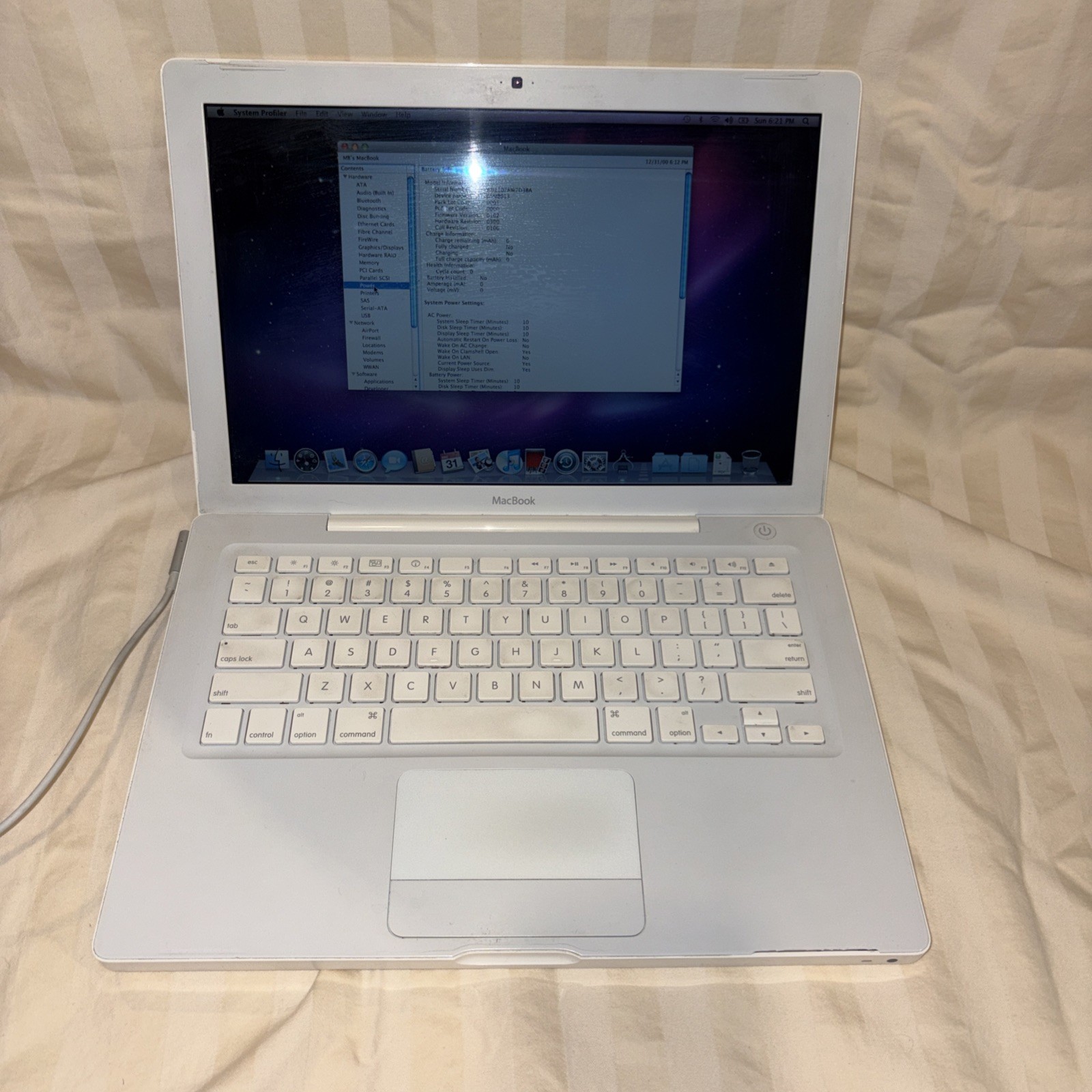 2007 Apple MacBook 13" White - C2D 2.2 Ghz, 1 GB, 120 GB 