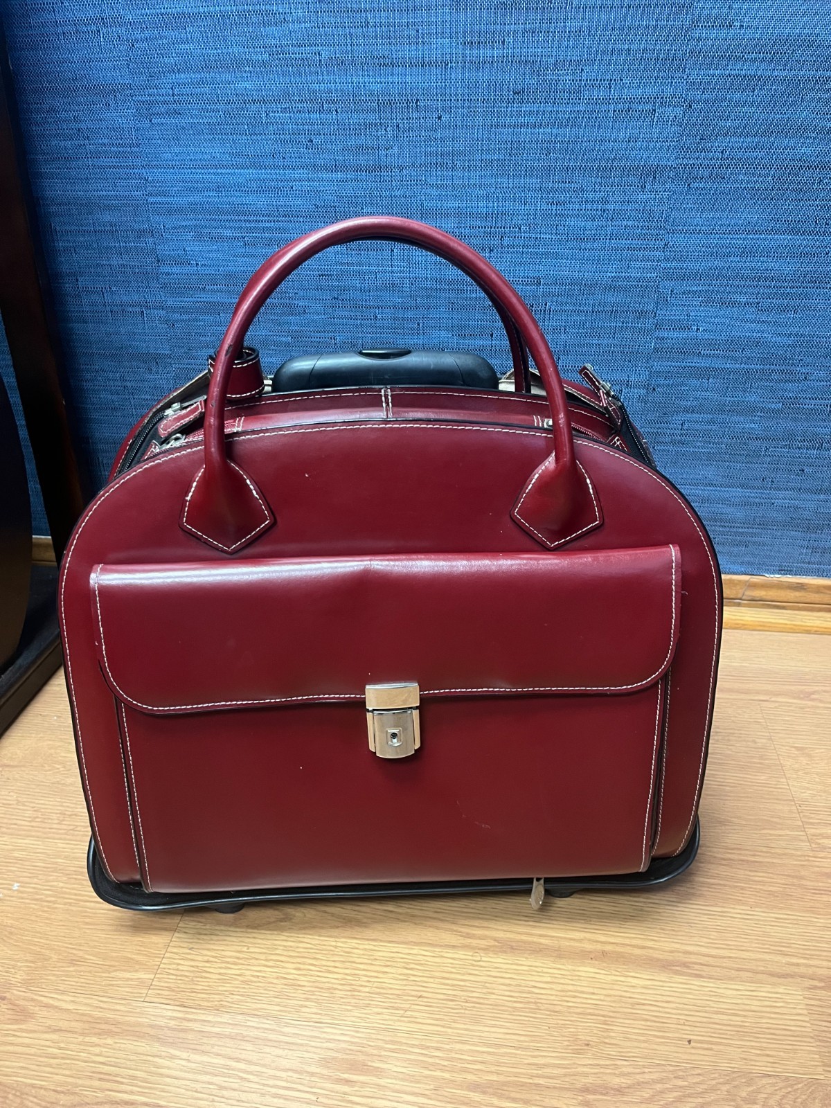 McKlein Roseville Red Rolling Briefcase Detachable Wheel Top Grain Leather clean