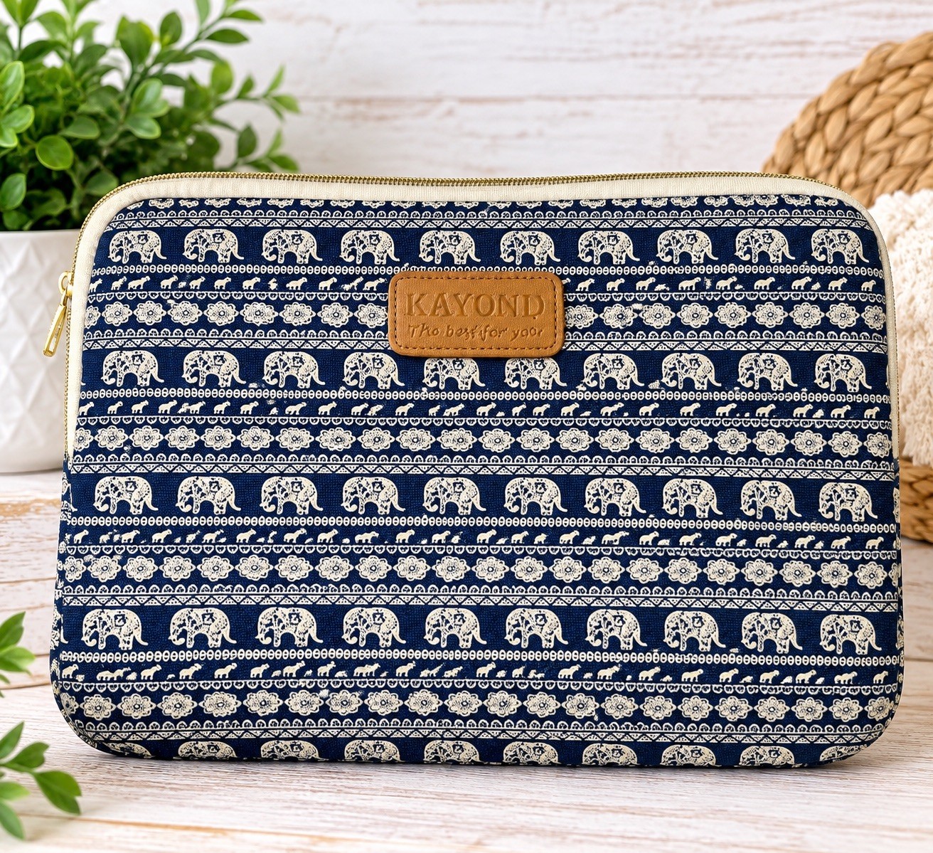 Kayond laptop Zippered Case With Blue/white Elephants 16x11.5” pre-owned nice 