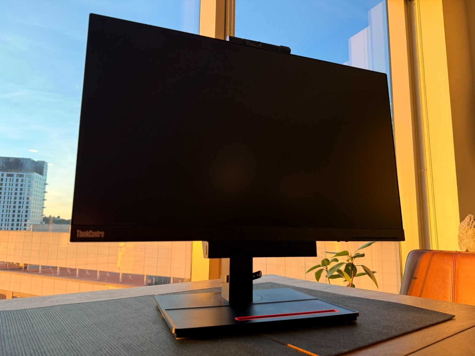Lenovo ThinkCentre Tiny-in-One 24 Gen 4 • 23.8″ FHD IPS AIO Monitor + PC • Intel