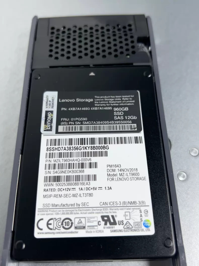 Lenovo 01PG590 4XB7A74948 960GB 2.5" SAS 12G Solid State Drive SSD