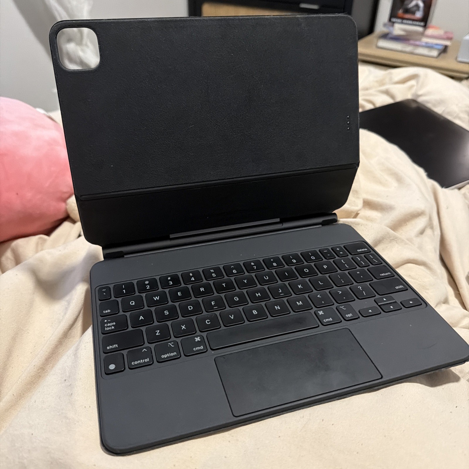 Genuine Apple A2261 Magic Keyboard iPad Pro 11 Inch , iPad Air 4th,5th Gen