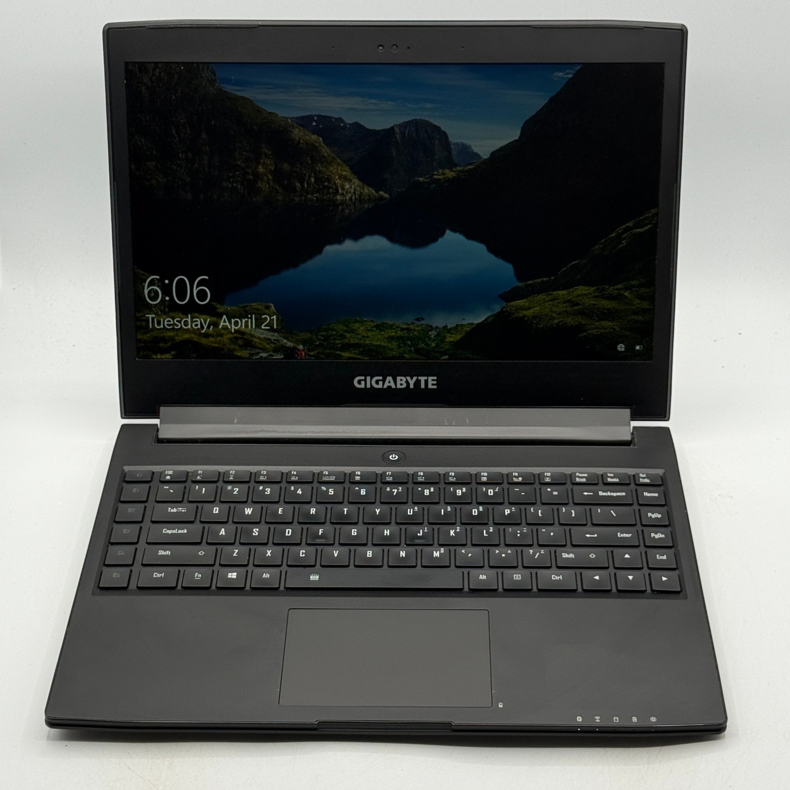 Gigabyte Aero 14 Gaming Laptop Black 14" i7 16GB RAM P64W-1060-602S- USED