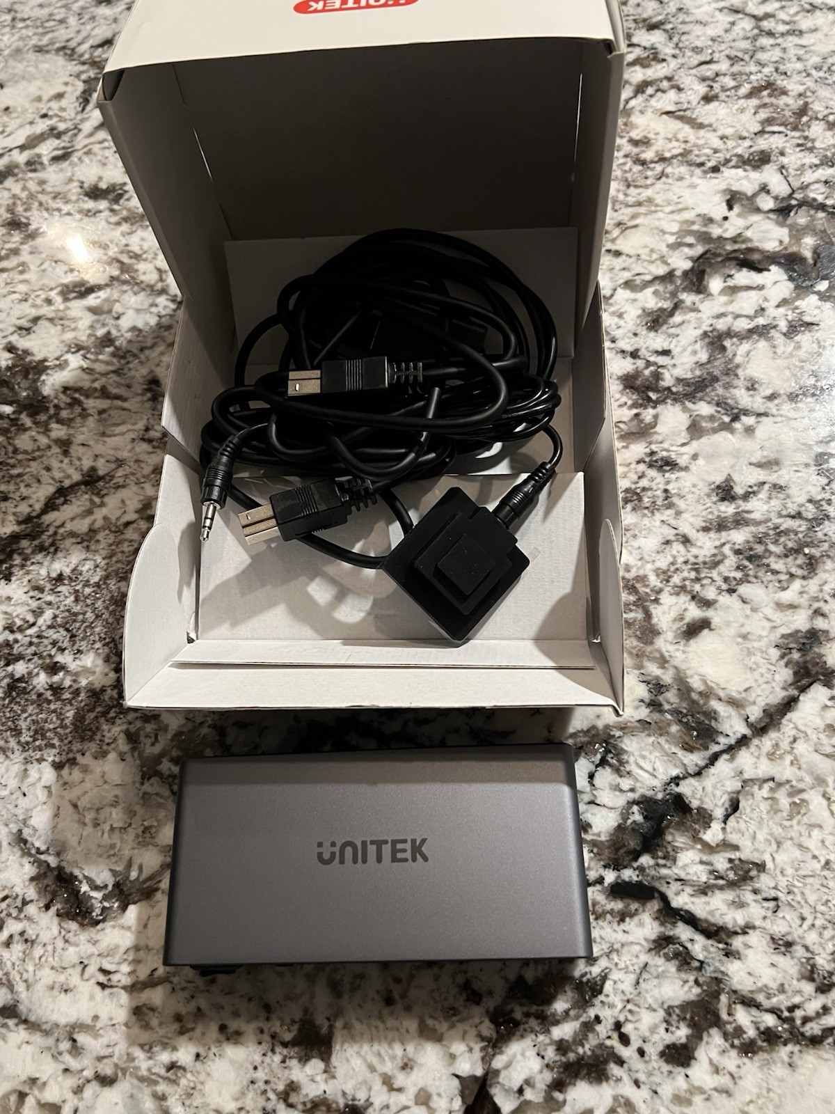 Unitek KVM Switch 2 Monitors 2 Computers 4K@60Hz