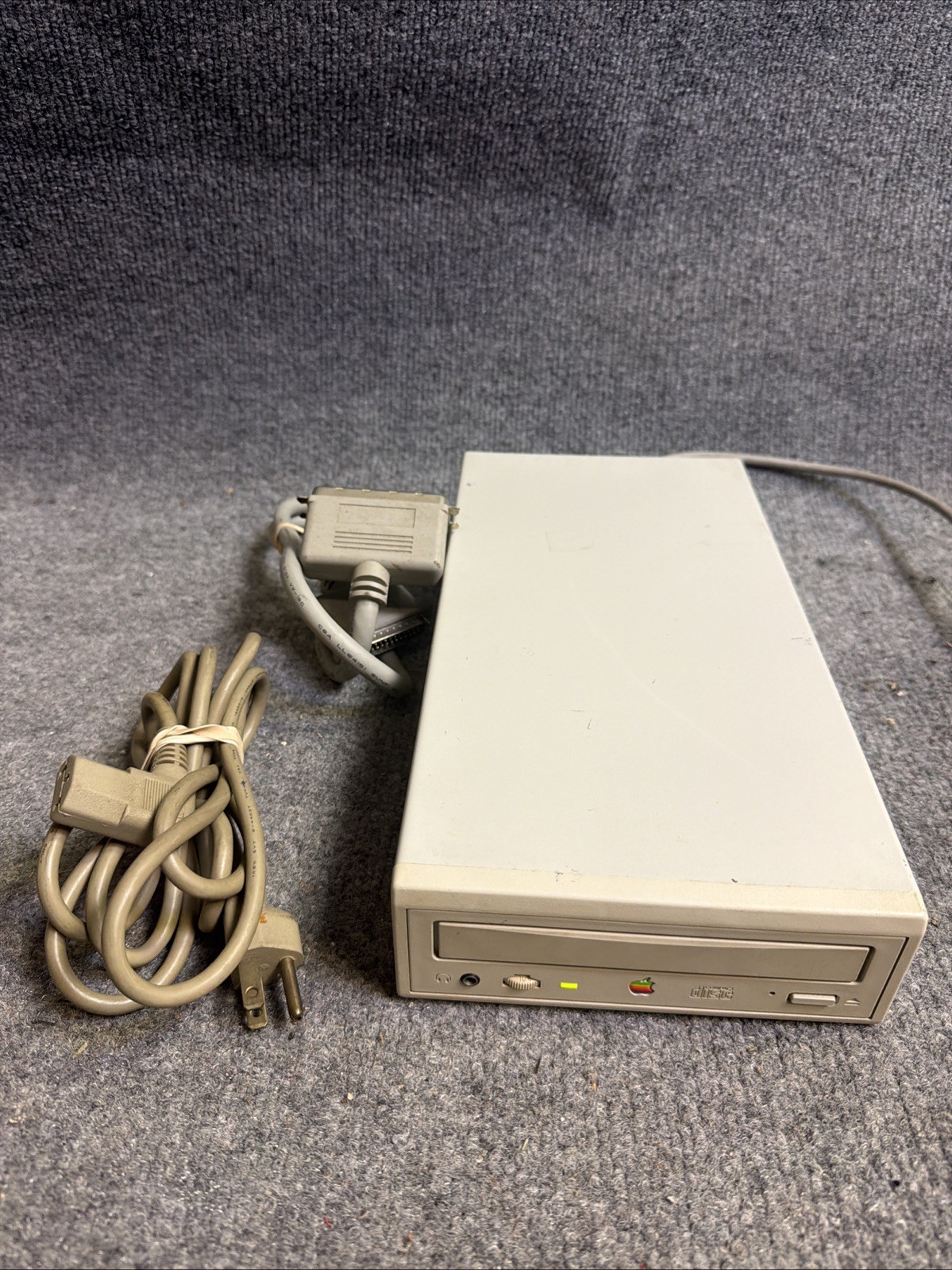 Apple Vintage AppleCD 300e Plus SCSI CD-ROM Drive M2918