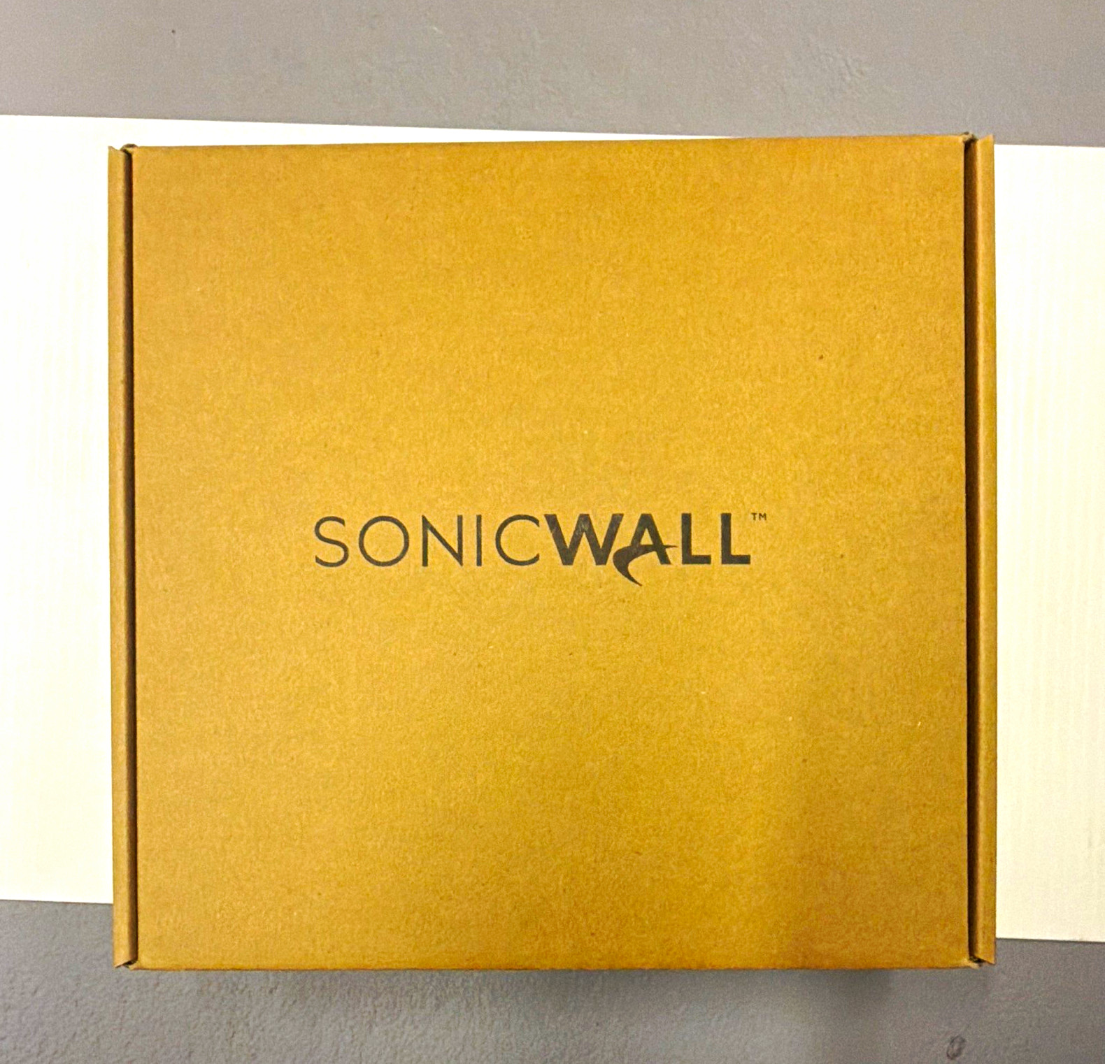 SonicWALL SonicWave 432i  Wireless Access Point 01-SSC-2451 factory sealed