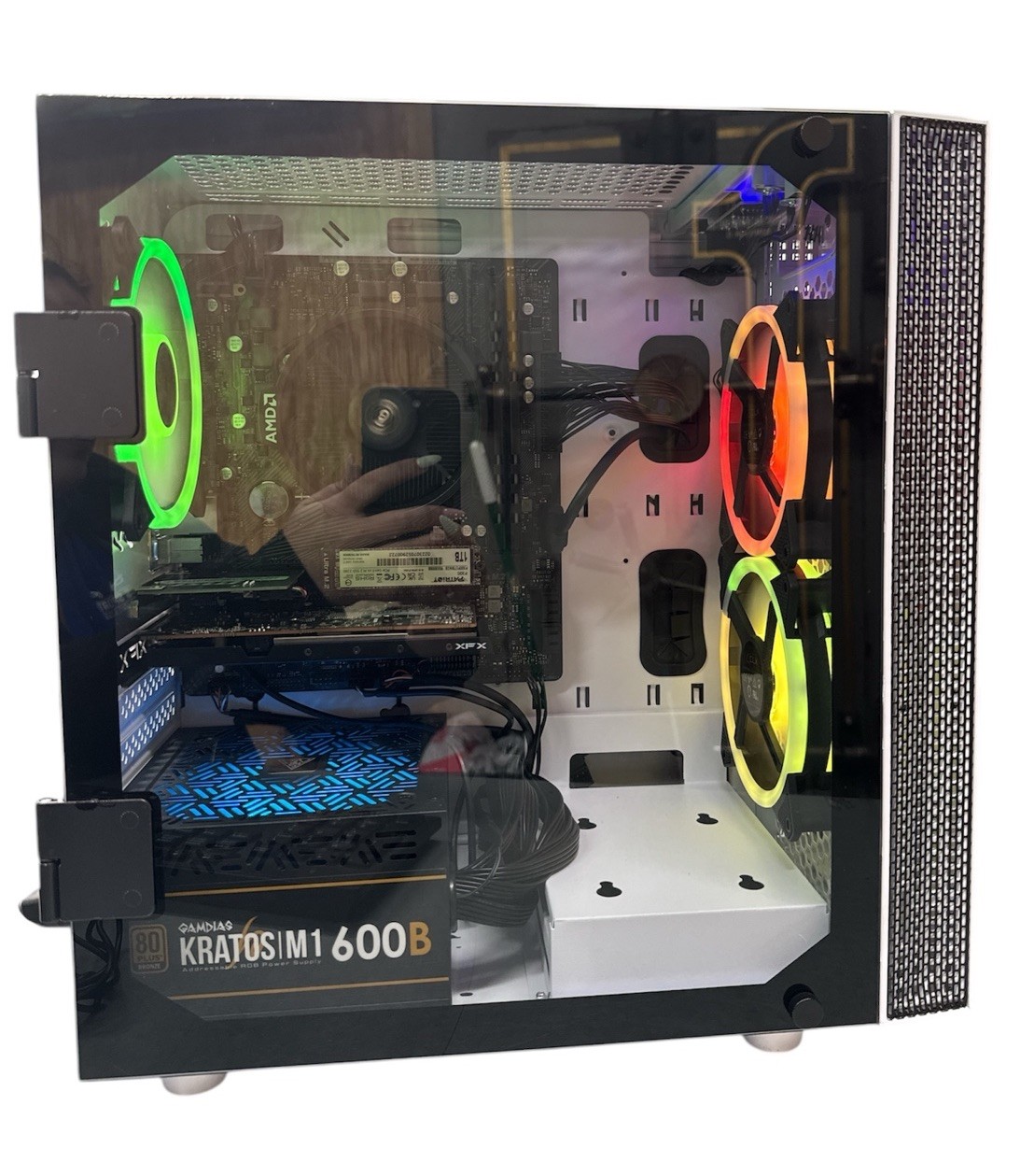 CLX Set Gaming PC – 16GB RAM - 1TB SSD AMD Ryzen 5 5600 6-core - Silent & Sleek