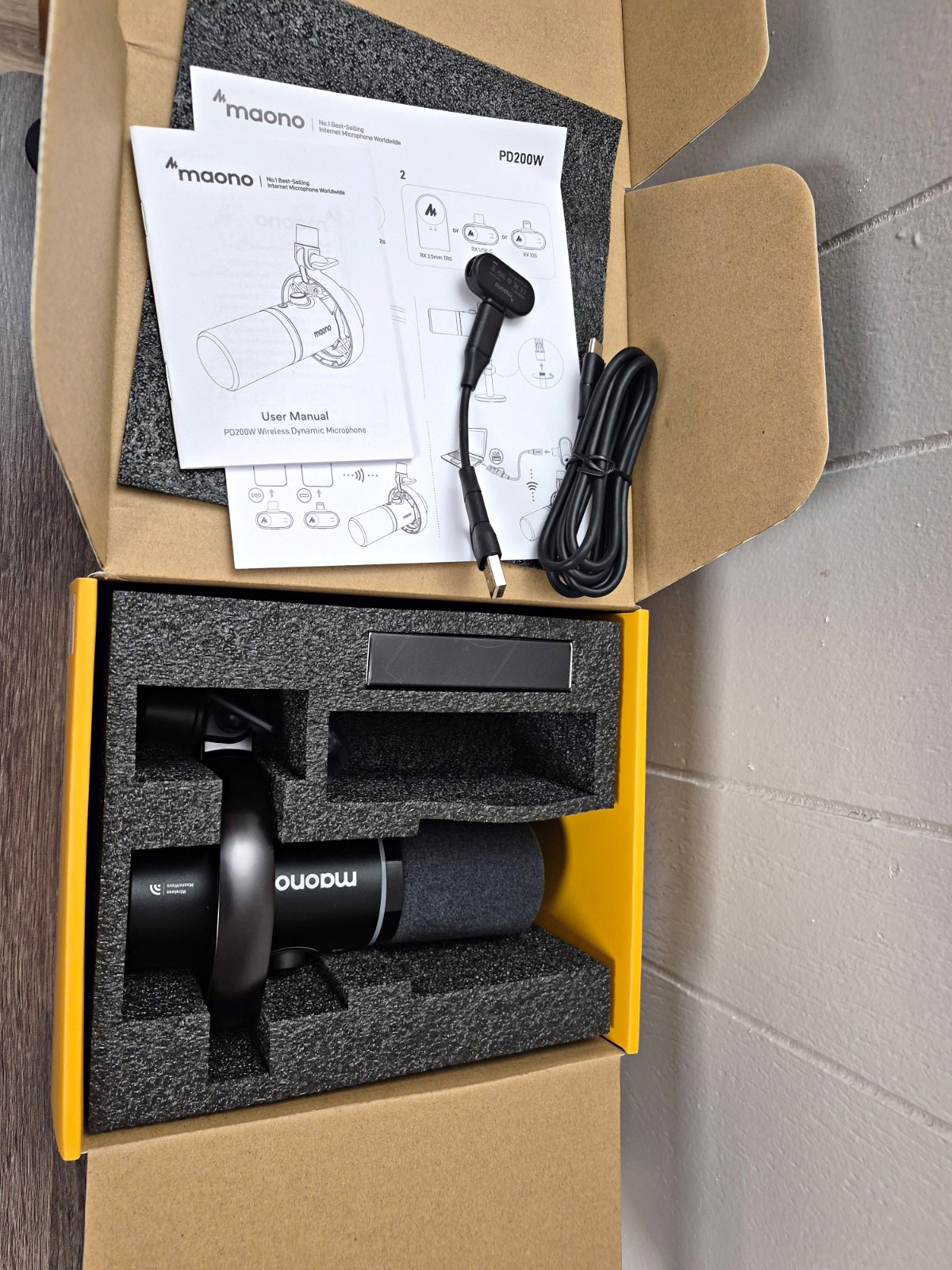 Maono PD200W USB Wireless XLR Dynamic Microphone,  RGB Gaming Podcast 