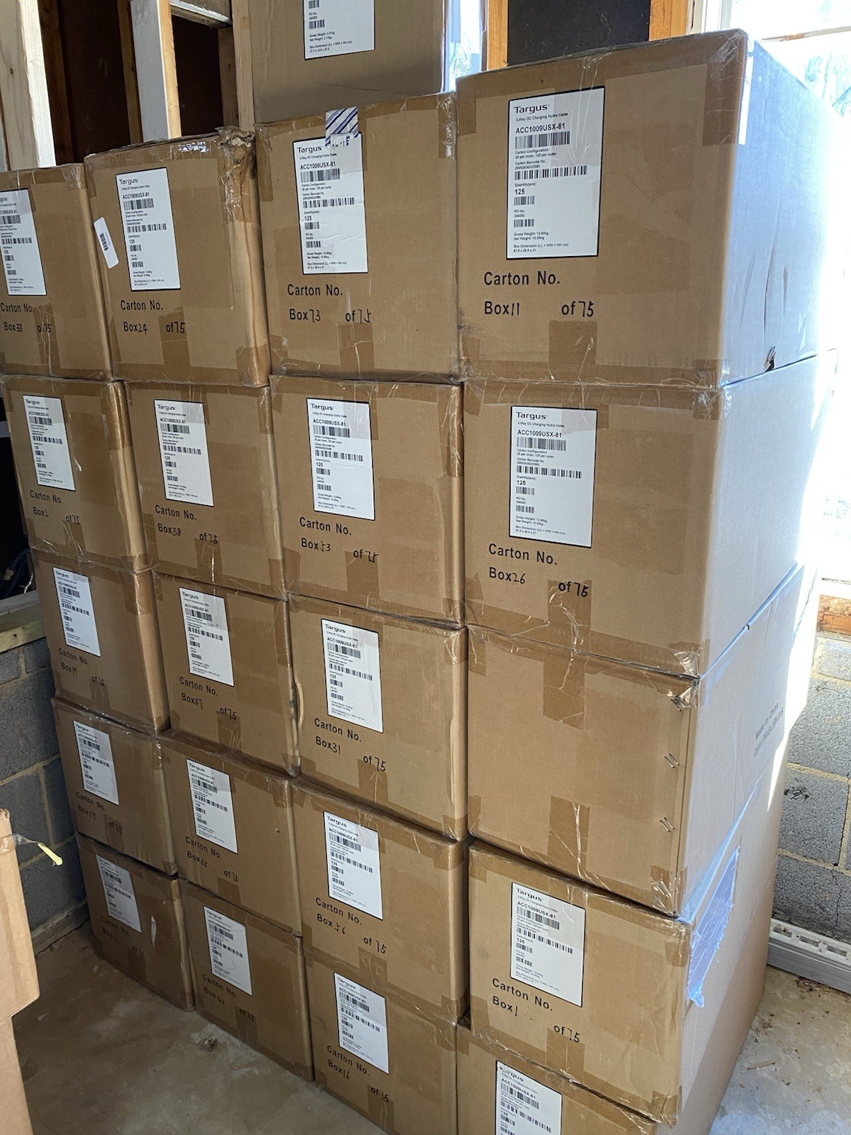 Bulk Lot of 2500 NEW Sealed Targus ACC1009USX 3-Way Hydra DC Charging Cable Case