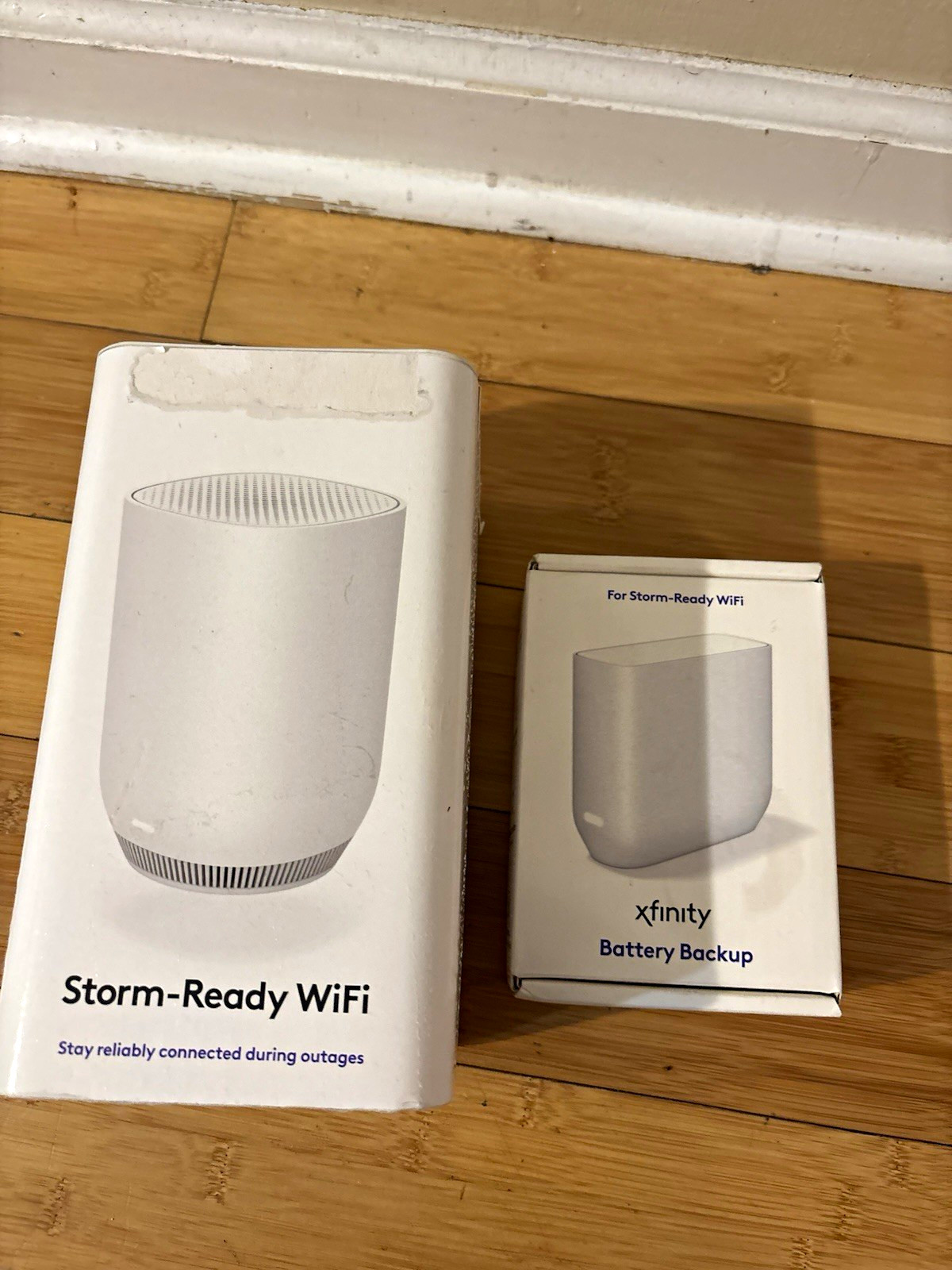 Xfinity Storm-Ready WiFi Extender Battery Backup LTE Dual-Band 2-Port White