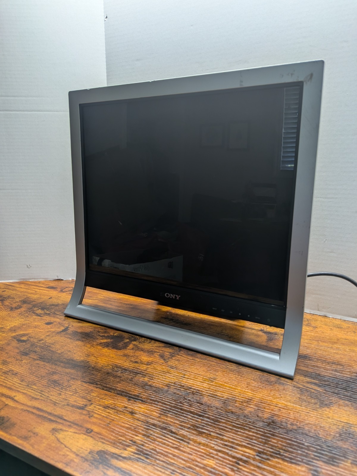 Sony SDM-HS95P LCD Monitor 19 Inch 1280x1024 Read Description 