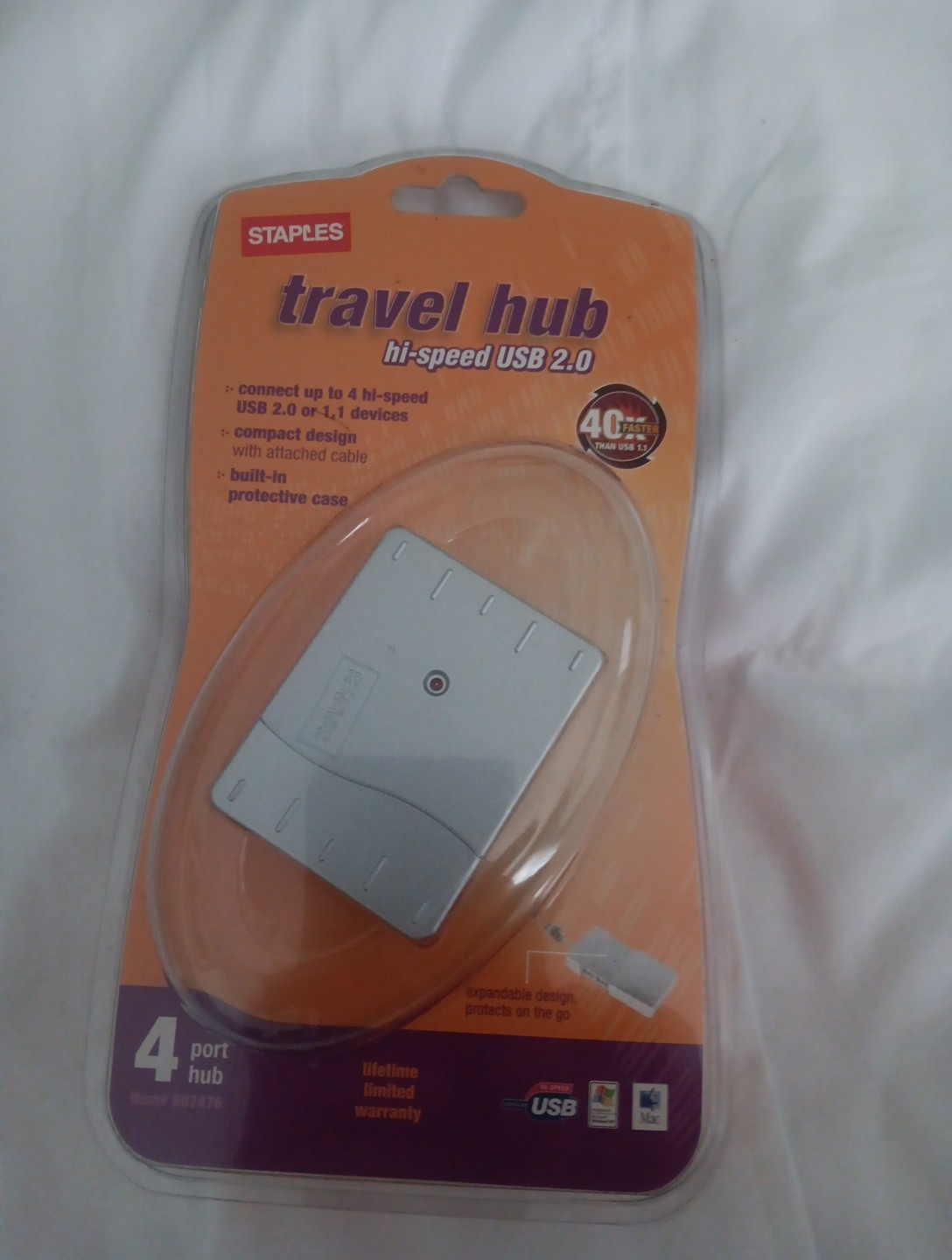  New Staples 4-port Travel Hub USB 2.0 & 1.1 Compatible W/ Ac Adapter