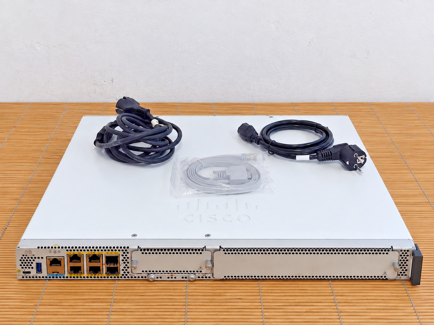 Cisco C8300-1N1S-6T Cisco Catalyst Router 16GB of RAM with 2xPSU