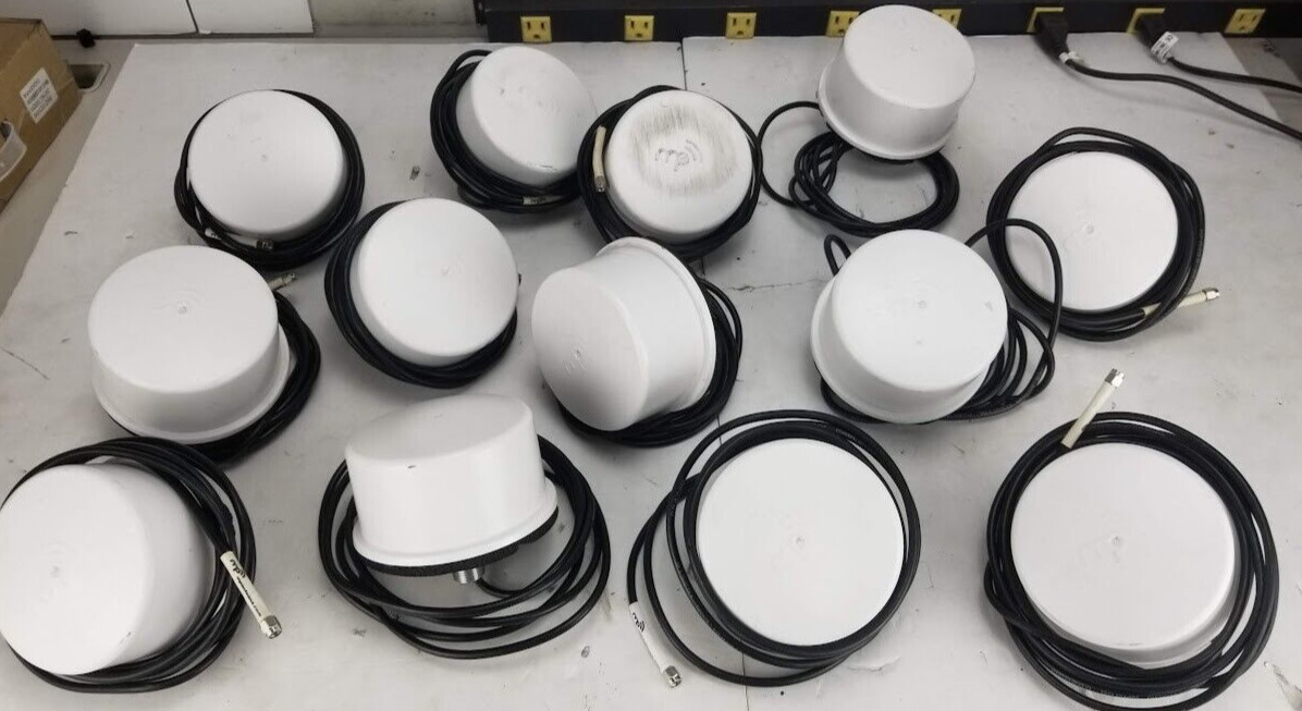 LOT OF 13 MP ANTENNA 08-ANT-0944-WH-1X-A8 2.6 GHz Omni Directional Dual Band M
