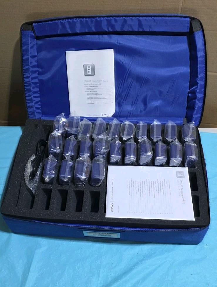 New Smart Technologies Response PE 24 Clickers Remotes 03-00174 w/ Carrying Case