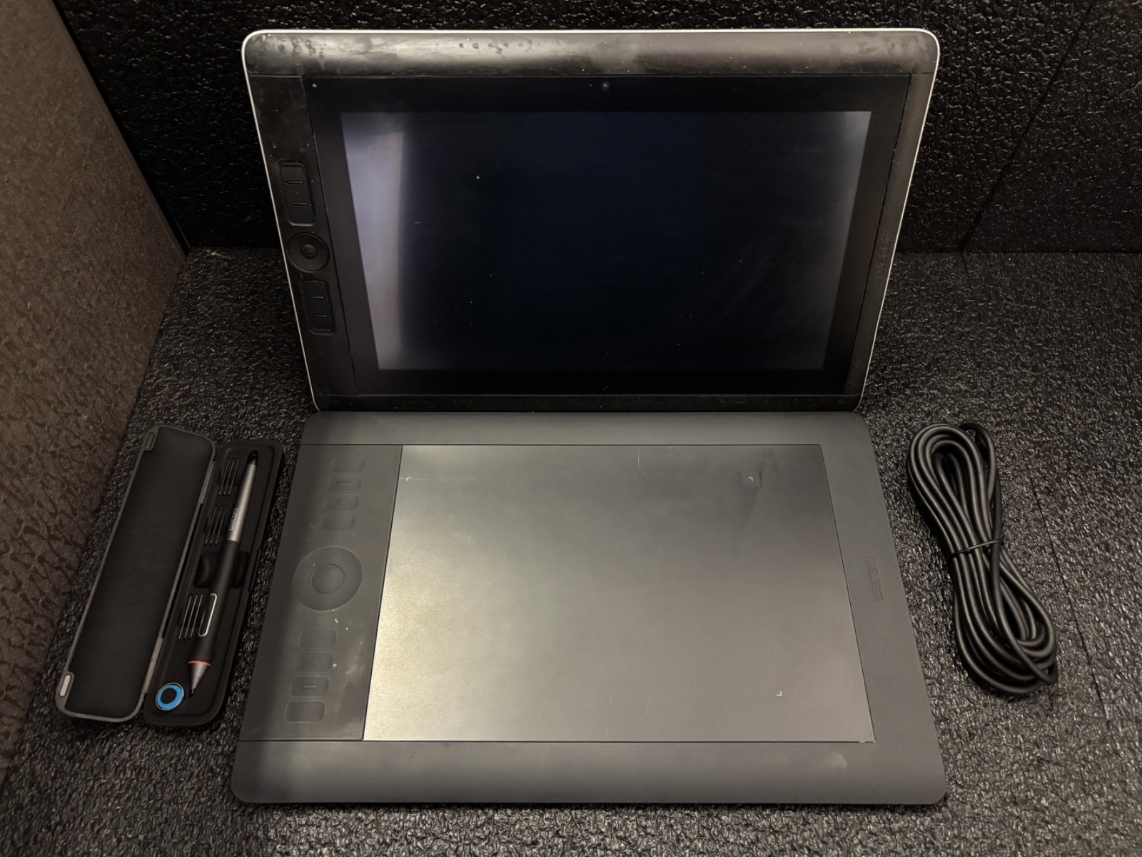 Wacom Cintiq Companion 2 DTH-W1310 + Stand + Intuos Touch 5 PTH-650 + Pen