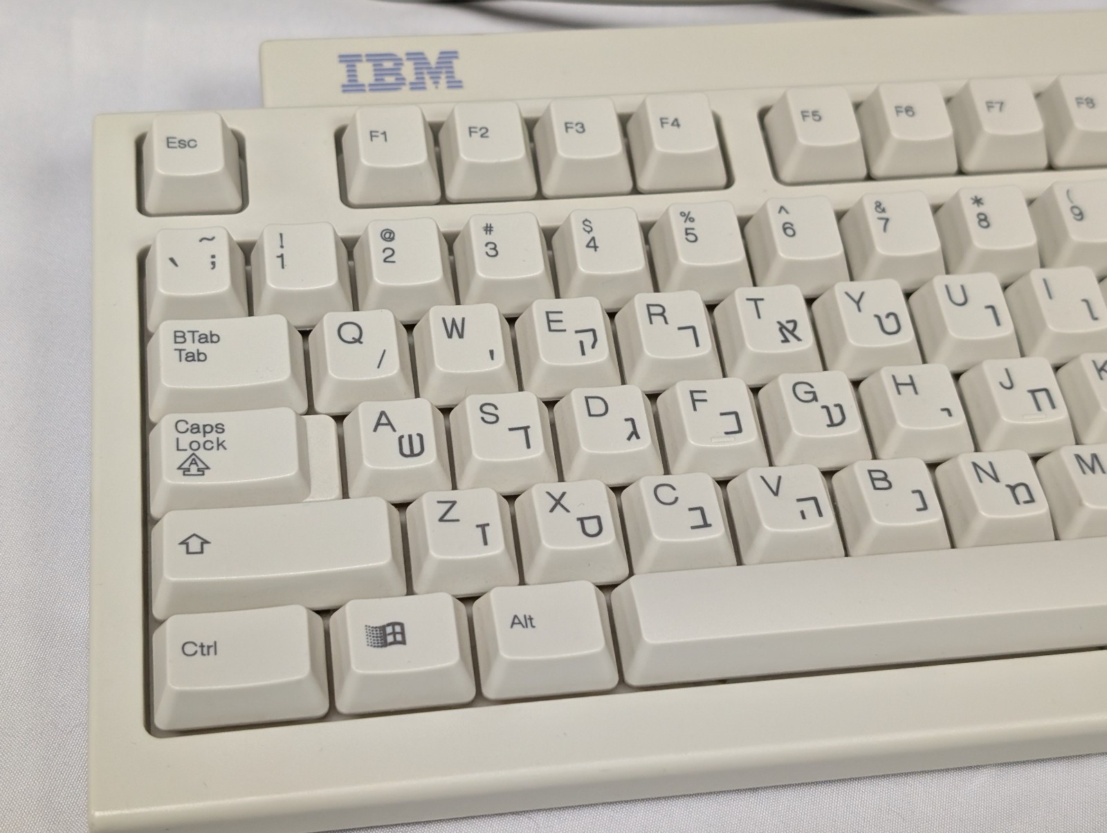 Vintage IBM HEBREW 104-key PS/2 Keyboard Model KB-9910 (37L2528) - Works