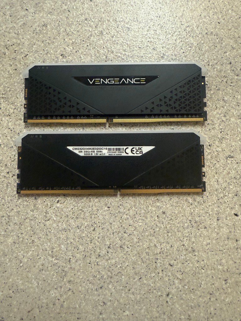 Corsair Vengeance RGB RS 32GB (2x16GB) DDR4 3200MHz (CMG32GX4M2E3200C16)