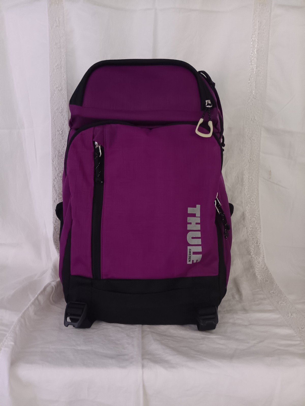 Thule Stravan  15" Laptop Commuter Daypack Backpack 22L Purple Potion-RARE COLOR