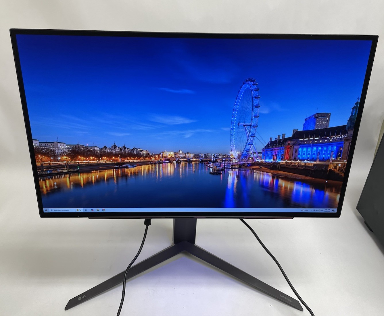 LG 27GR95QE-B UltraGear OLED 27" Gaming Monitor w 240Hz Refresh Rate - in Box