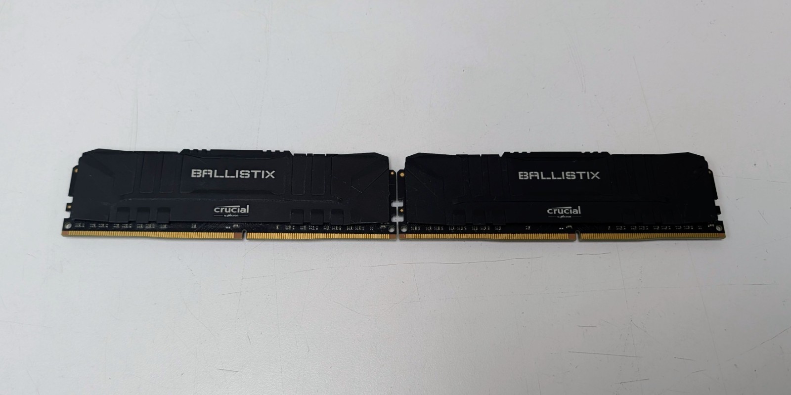 Crucial Ballistix 32GB (2x16GB) 3200MHz CL16 DDR4-3200 XMP BL16G32C16U4BL.M8FB1