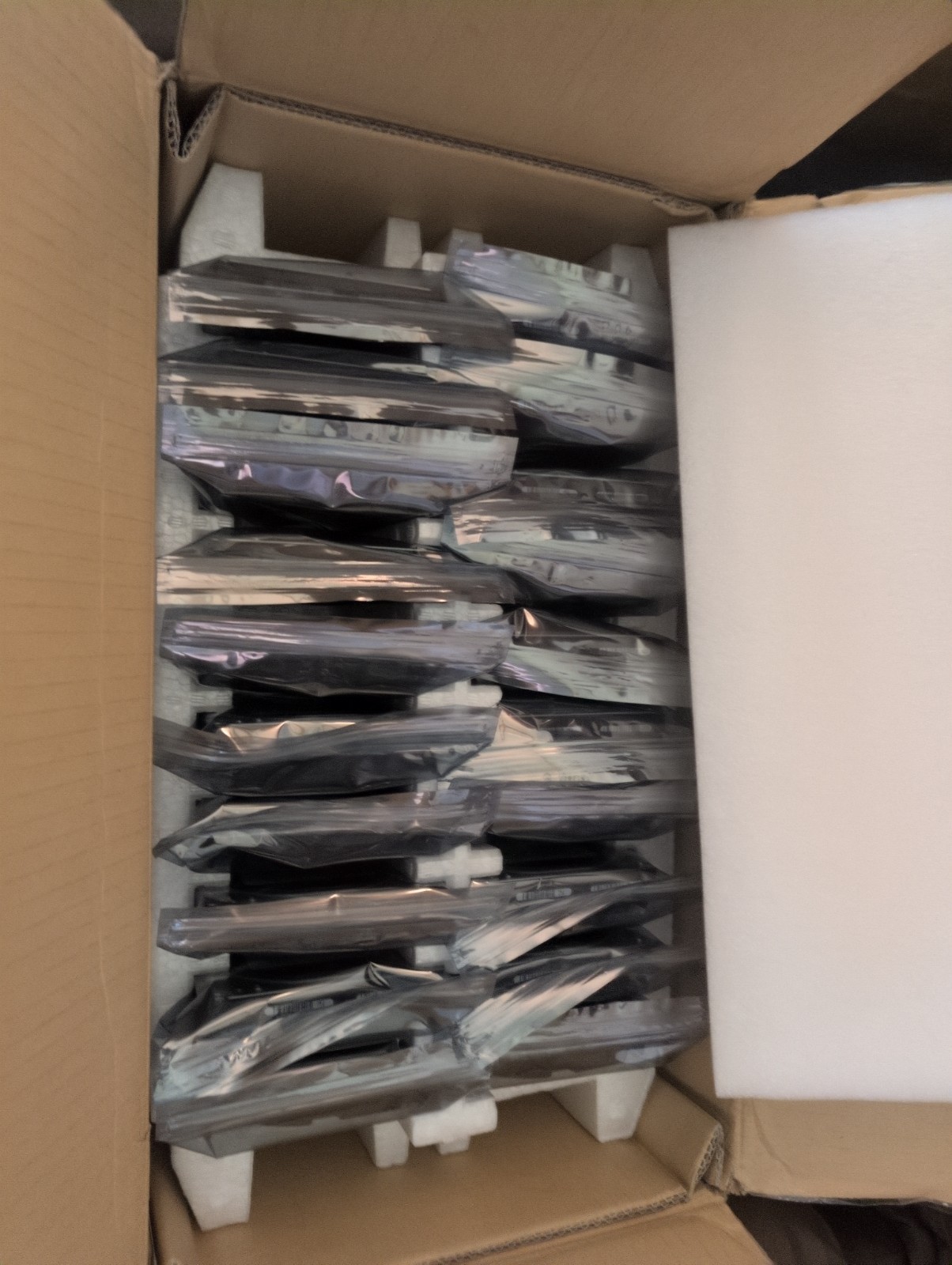 Hitachi HUS723020ALS640 2TB 3.5" 6Gb/s 64MB 7.2K RPM SAS HDD Lot of 20