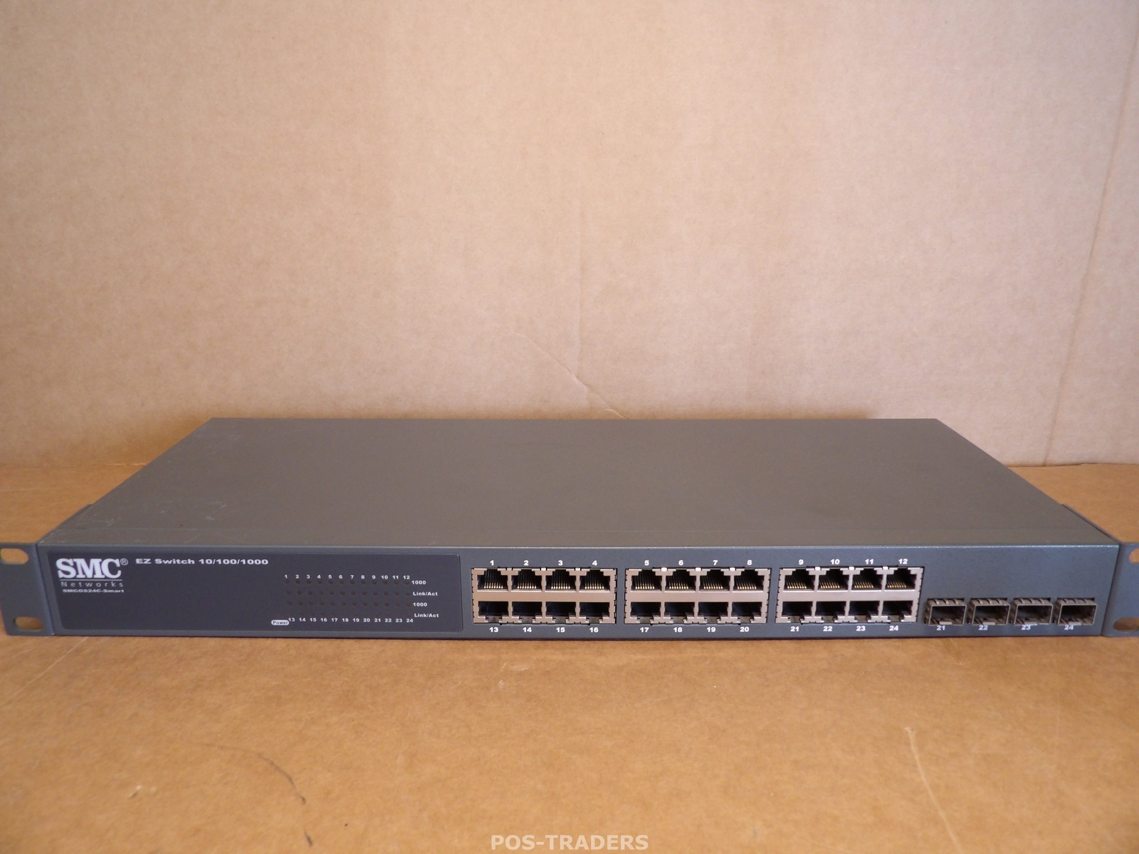SMC SMCGS24C-Smart EZ Switch 10/100/1000 24x Gigabit LAN + 4x SFP Network Switch