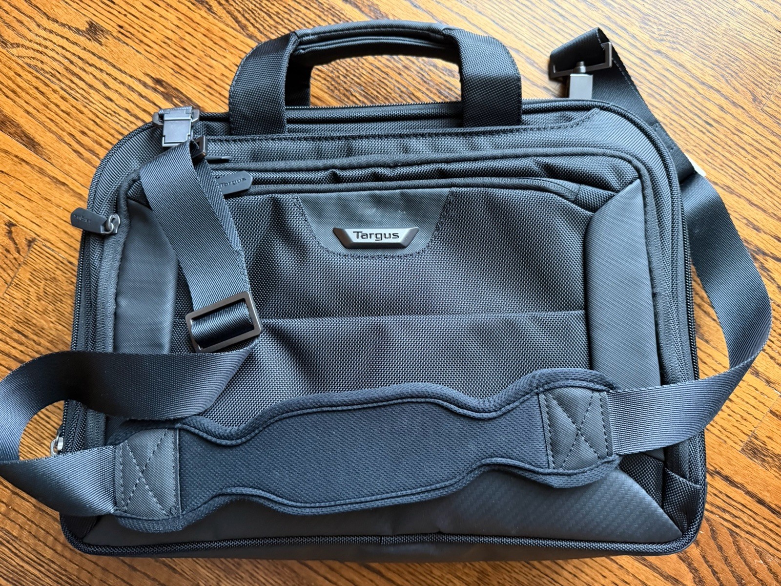 Targus Corporate Traveler Laptop Briefcase for Slim Commute CUCT02UA14S