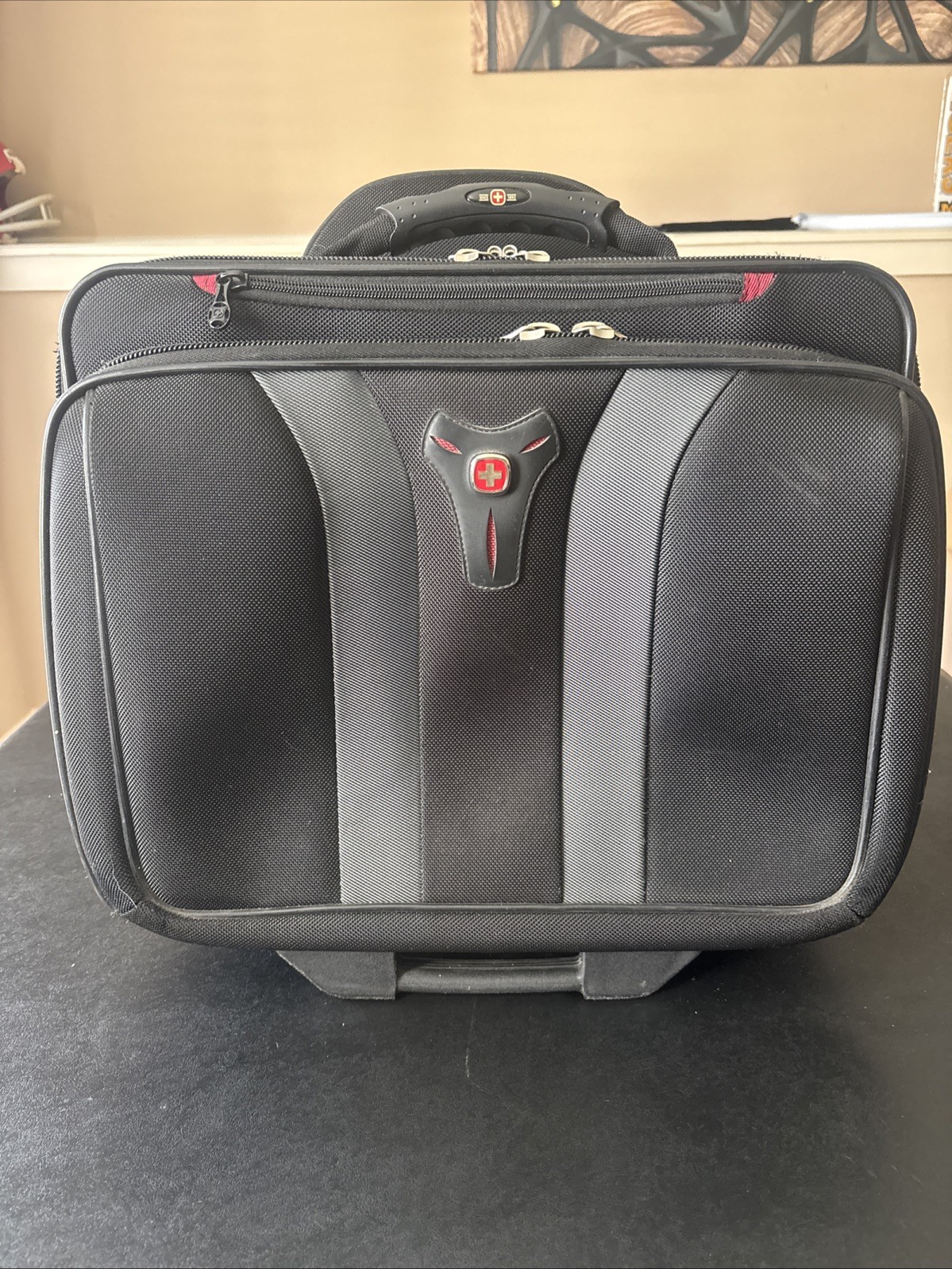SWISSGEAR Wenger Granada Rolling Business Briefcase Carry On Bag Computer Travel