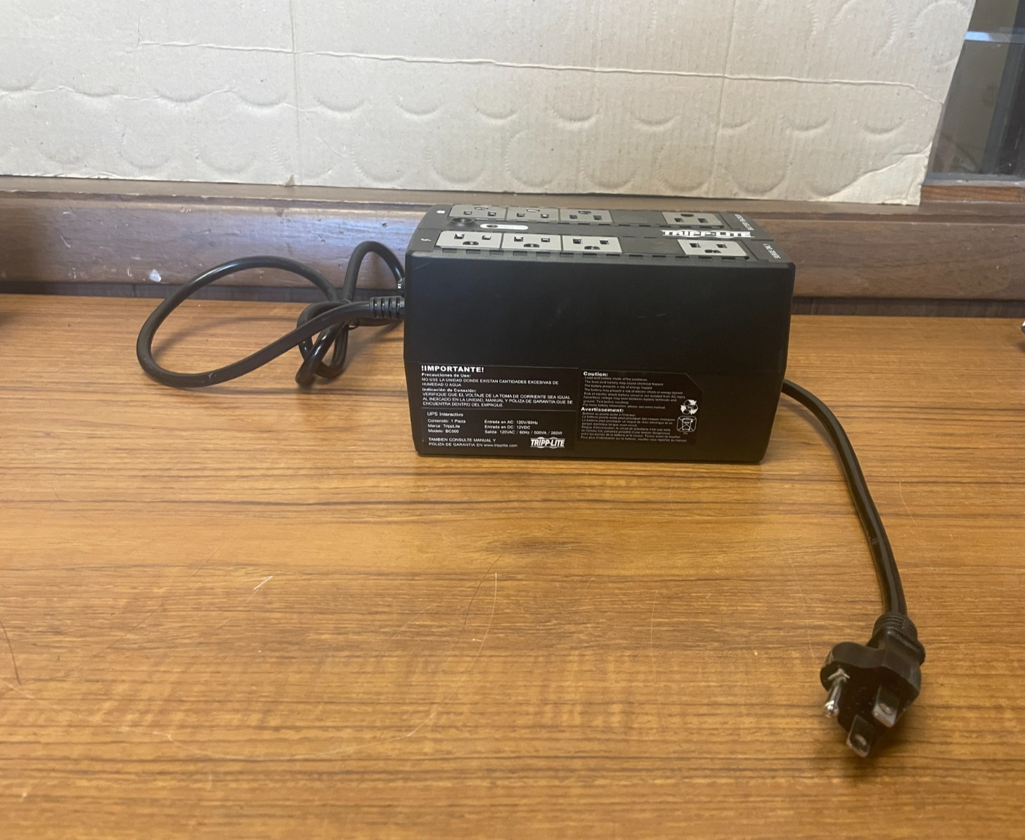 TRIPP LITE BC500 120V 500VA 8 Outlets Power Supply *