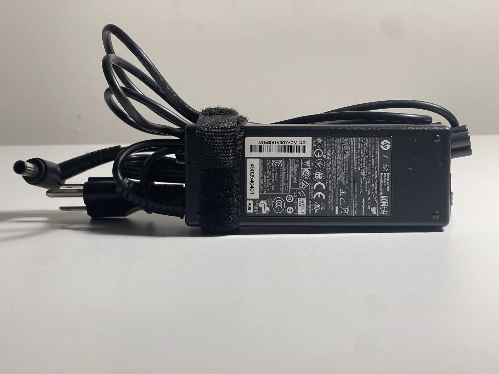 HP 90W AC Adapter PA-1900-31HA 709566-001 19.5V 4.62A TPC-LA57 Black