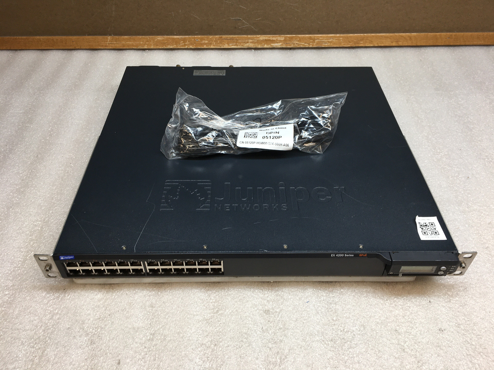 Juniper Networks EX4200-24T Series 8PoE 24-Port Switch with Rack Ears and PSU
